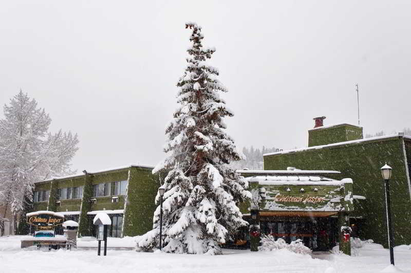 Chateau Jasper Hotel Exterior photo