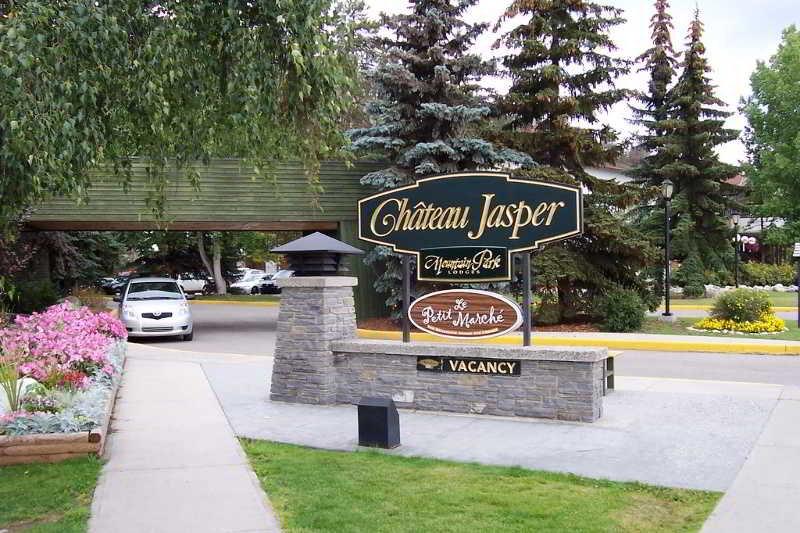 Chateau Jasper Hotel Exterior photo