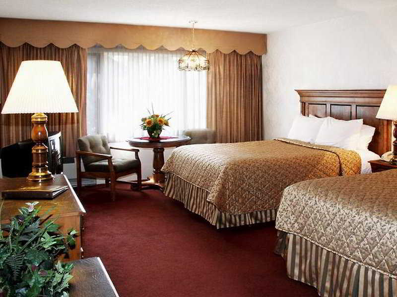 Chateau Jasper Hotel Room photo