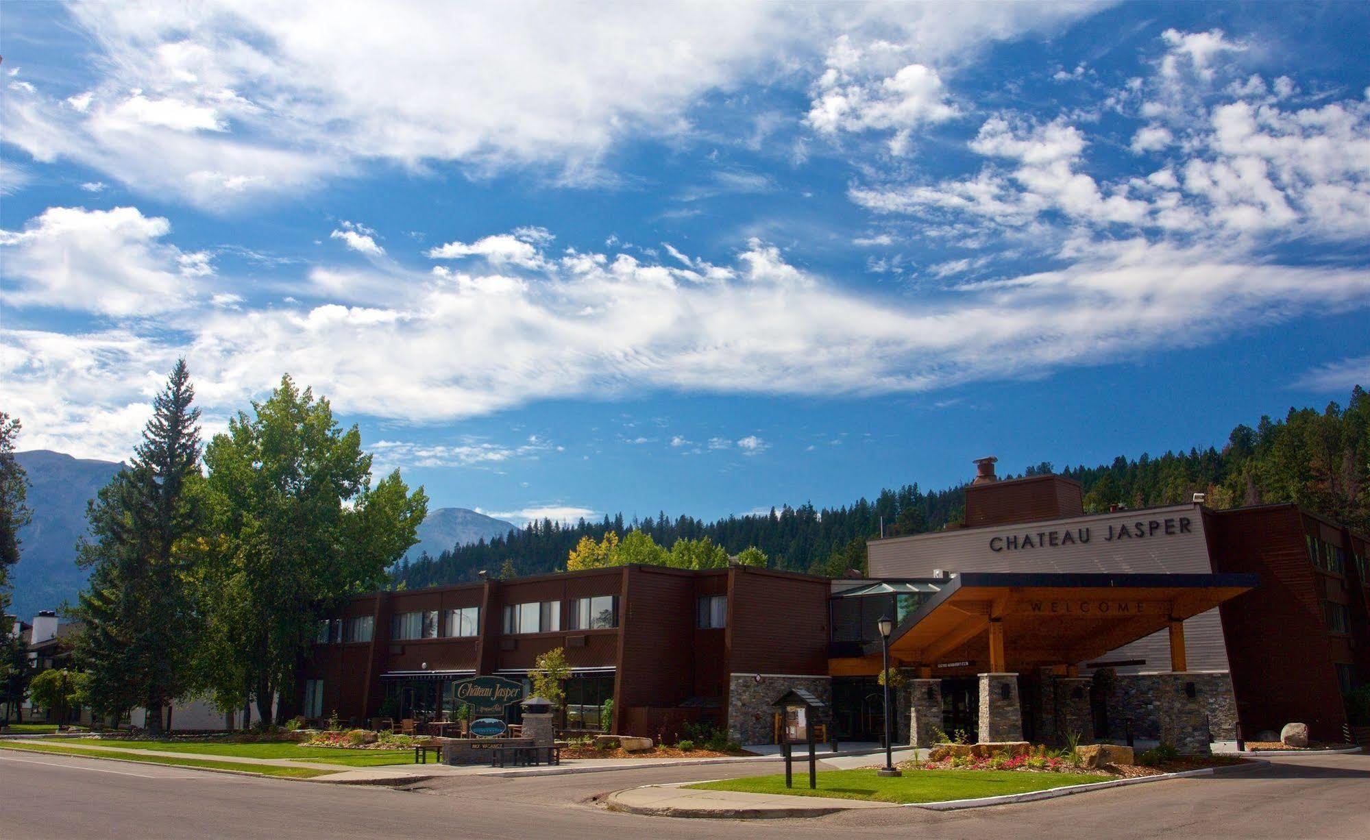 Chateau Jasper Hotel Exterior photo